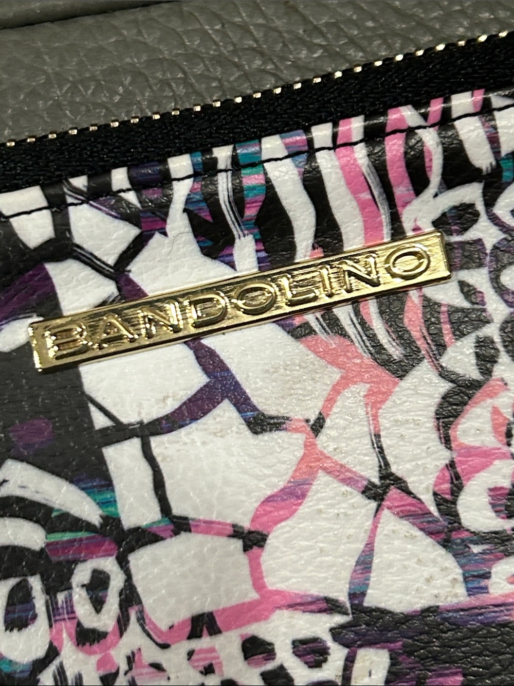 Bandolino multicolor abstract pattern wristlet 8x5” - Picture 3 of 6